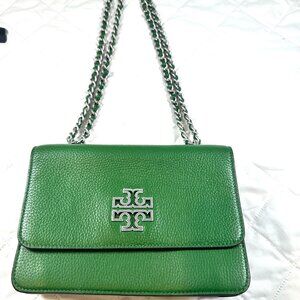 Tory Burch Kira Chevron Pebbled Leather Shoulder Bag – Green